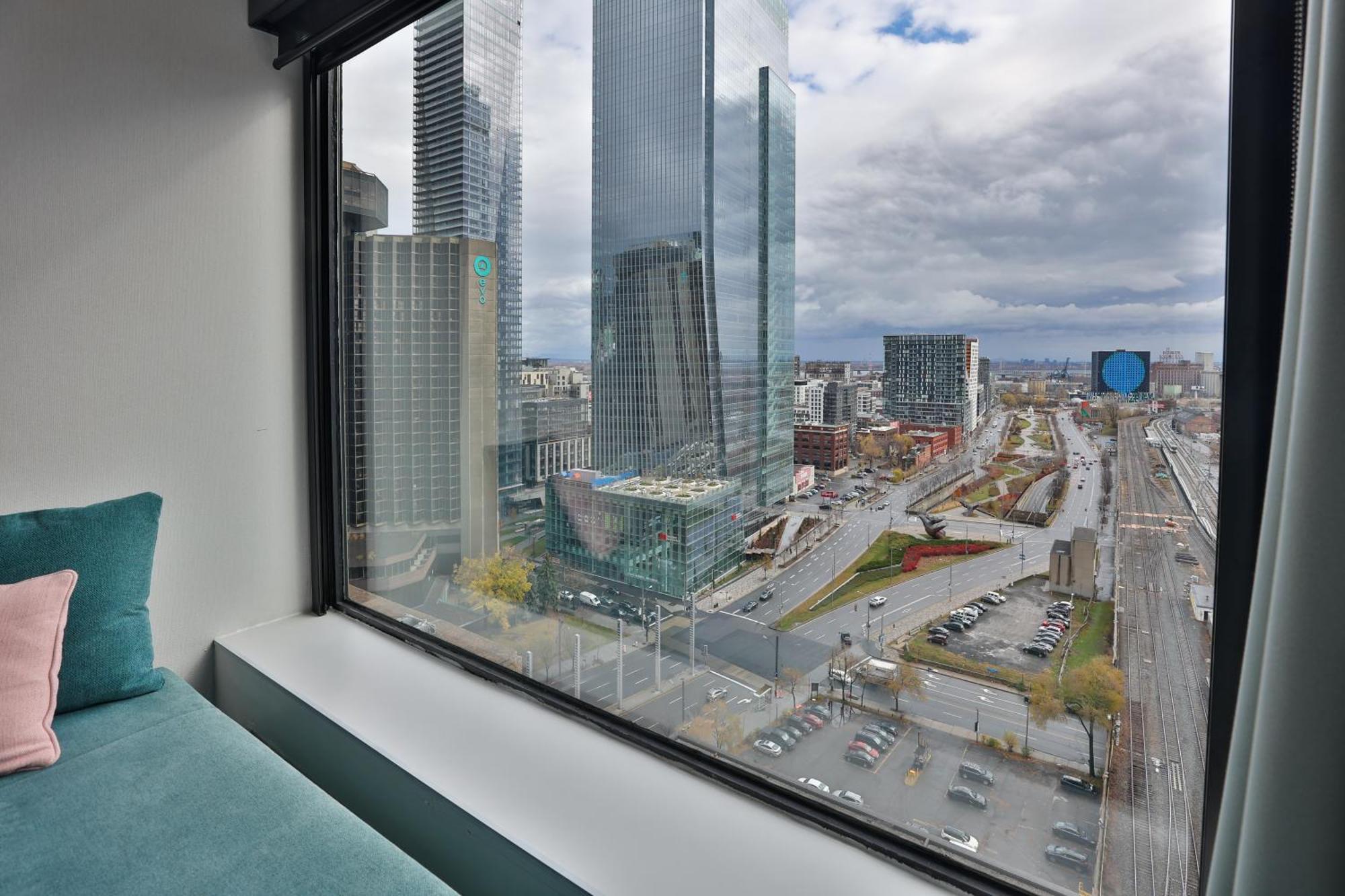 โรงแรมโบนาเวนเจอร์ มอนทรีออล มอนทรีอัล ภายนอก รูปภาพ